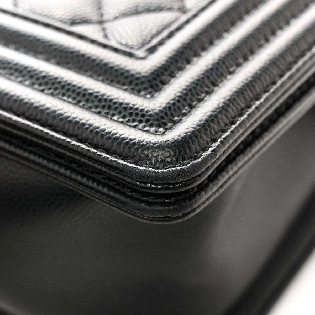 Caviar Quilted Medium Boy Flap Black
