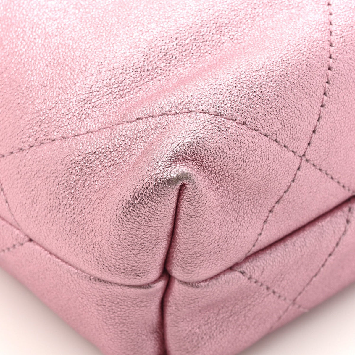 Metallic Lambskin Lacquered Monochrome Quilted Mini Chanel 22 Pink