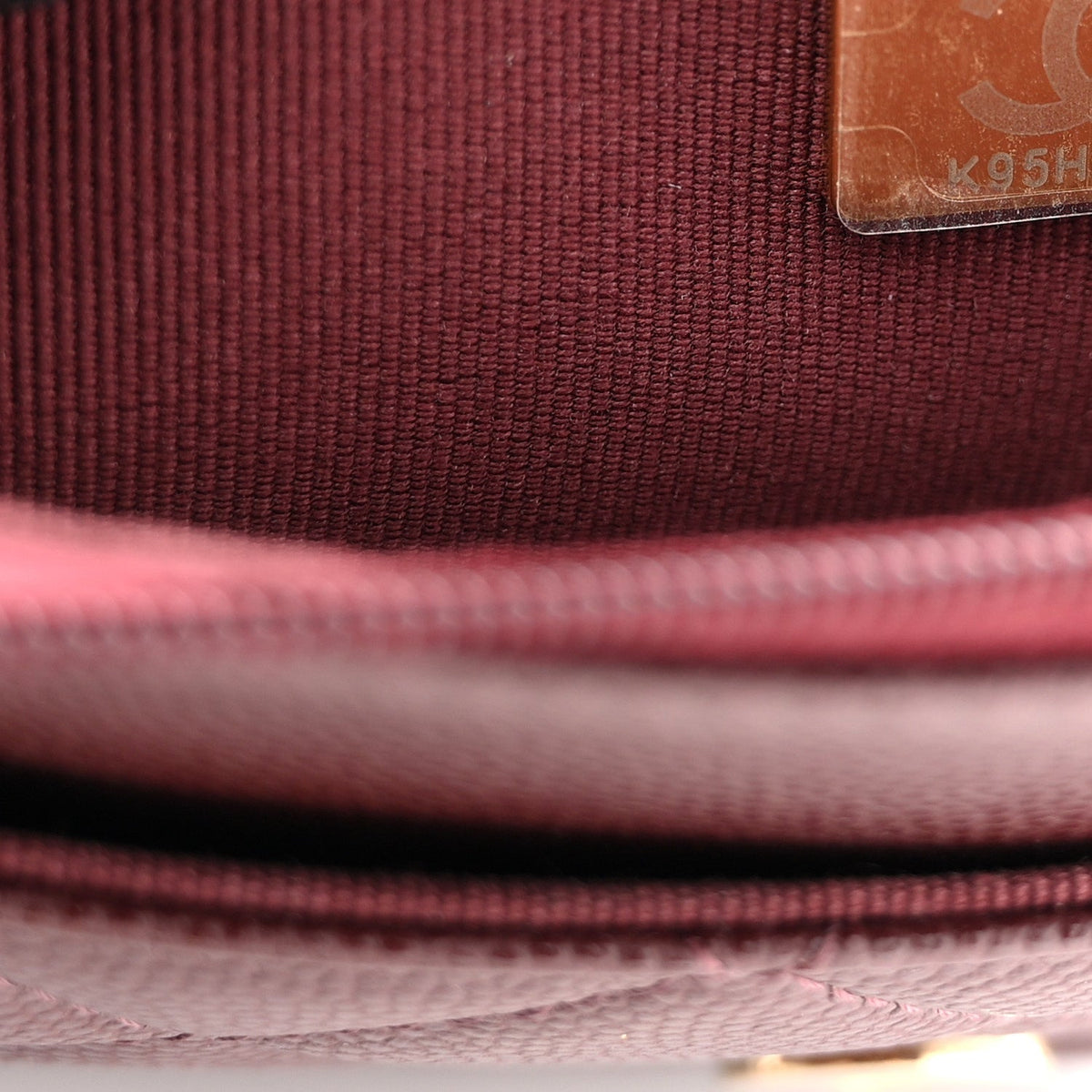Shiny Caviar Quilted Strass Wallet On Chain WOC Bordeaux