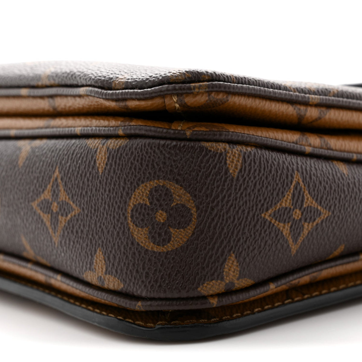 Reverse Monogram Pochette Metis