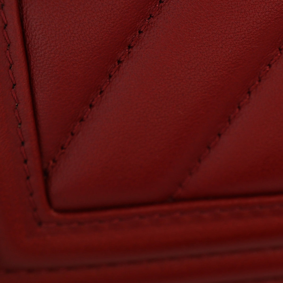 Lambskin Chevron Quilted Medium Boy Flap Red
