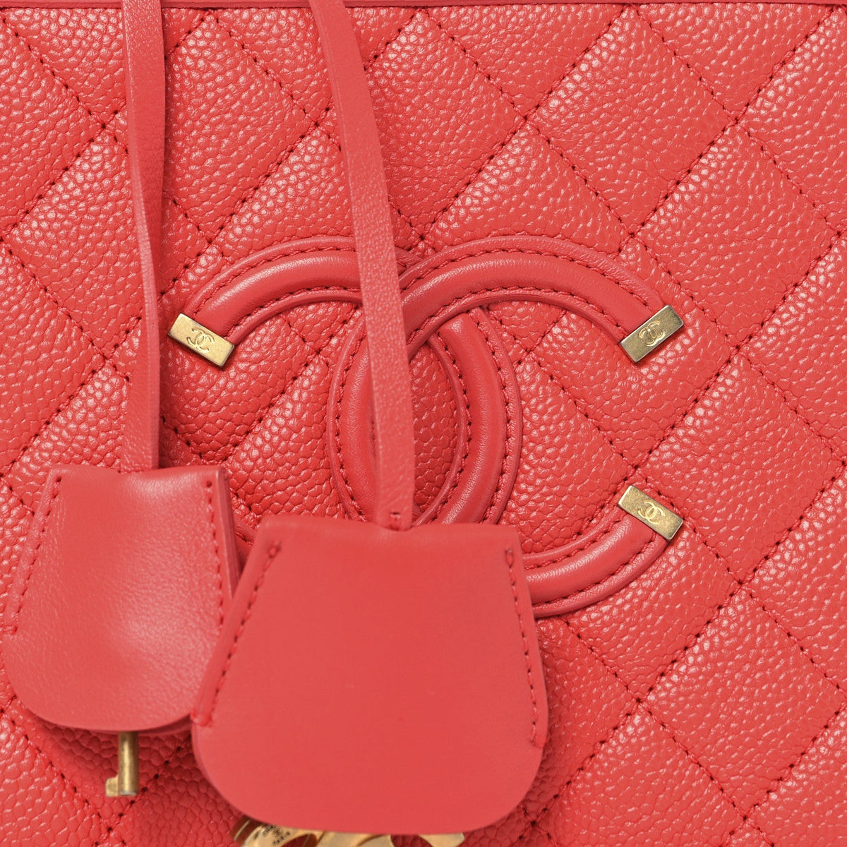 Caviar Quilted Medium CC Filigree Vanity Case Red