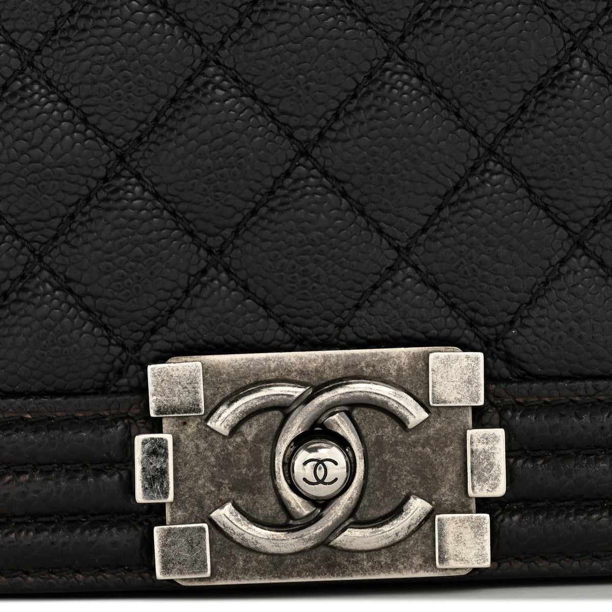 Caviar Quilted Medium Boy Flap Black