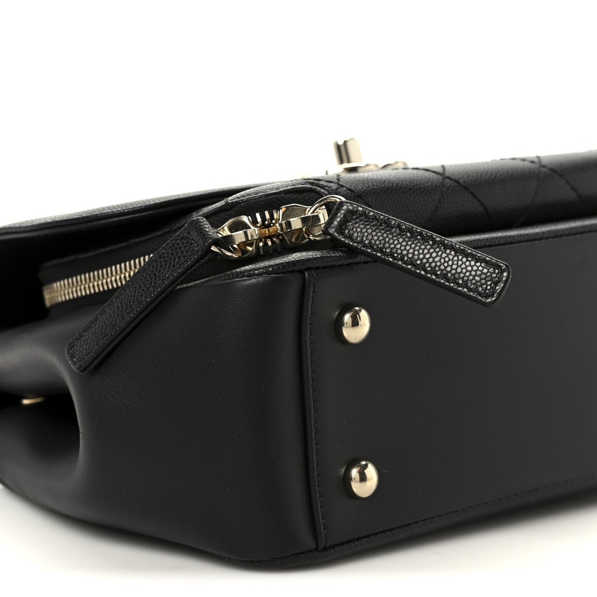 Caviar Quilted Medium Business Affinity Flap Black