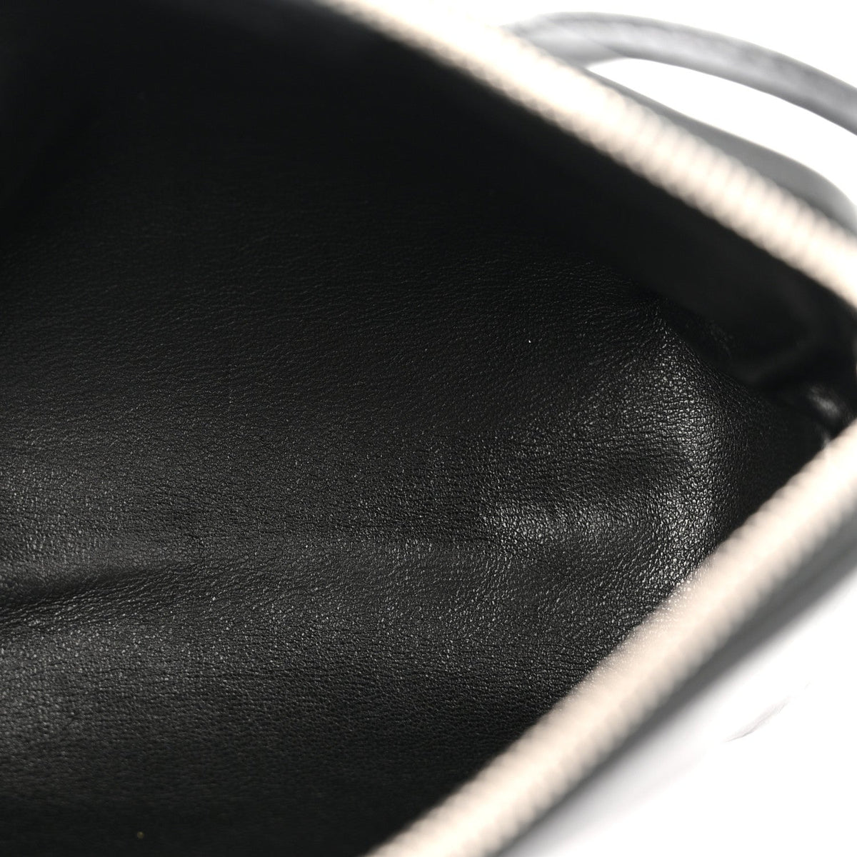 Grained Calfskin Owen Pouch Black